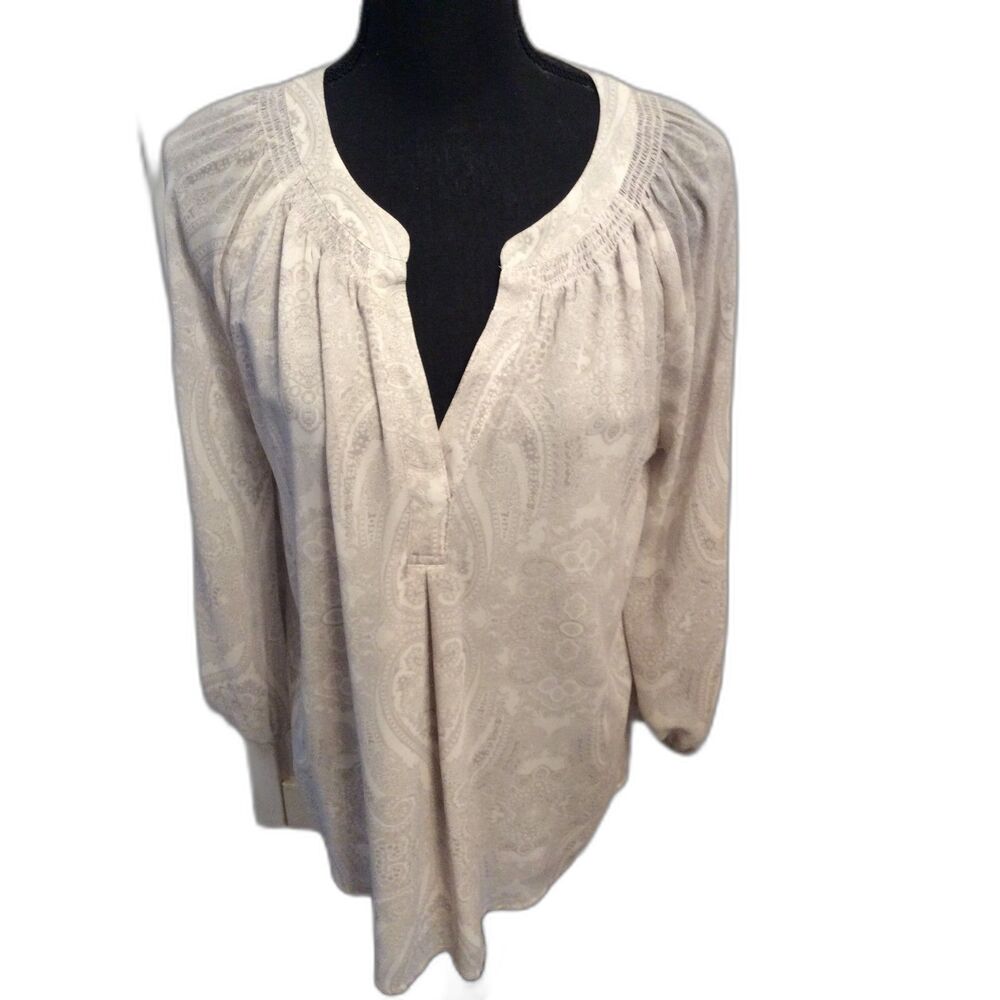 Rose + Olive Gray White Print V neck tunic Large L Career Church
